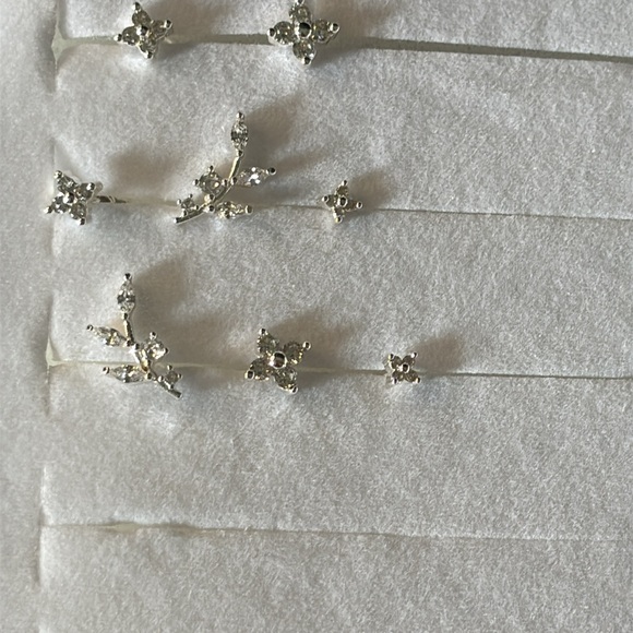 Elegant Silver crystal  Stud Earrings - Picture 2 of 3